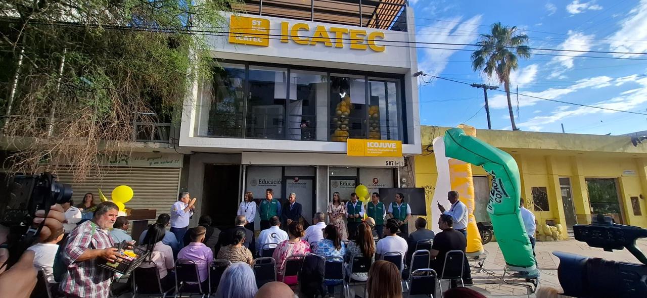 Reconoce Leticia Castaños esfuerzo de 240 egresados del ICATEC Laguna