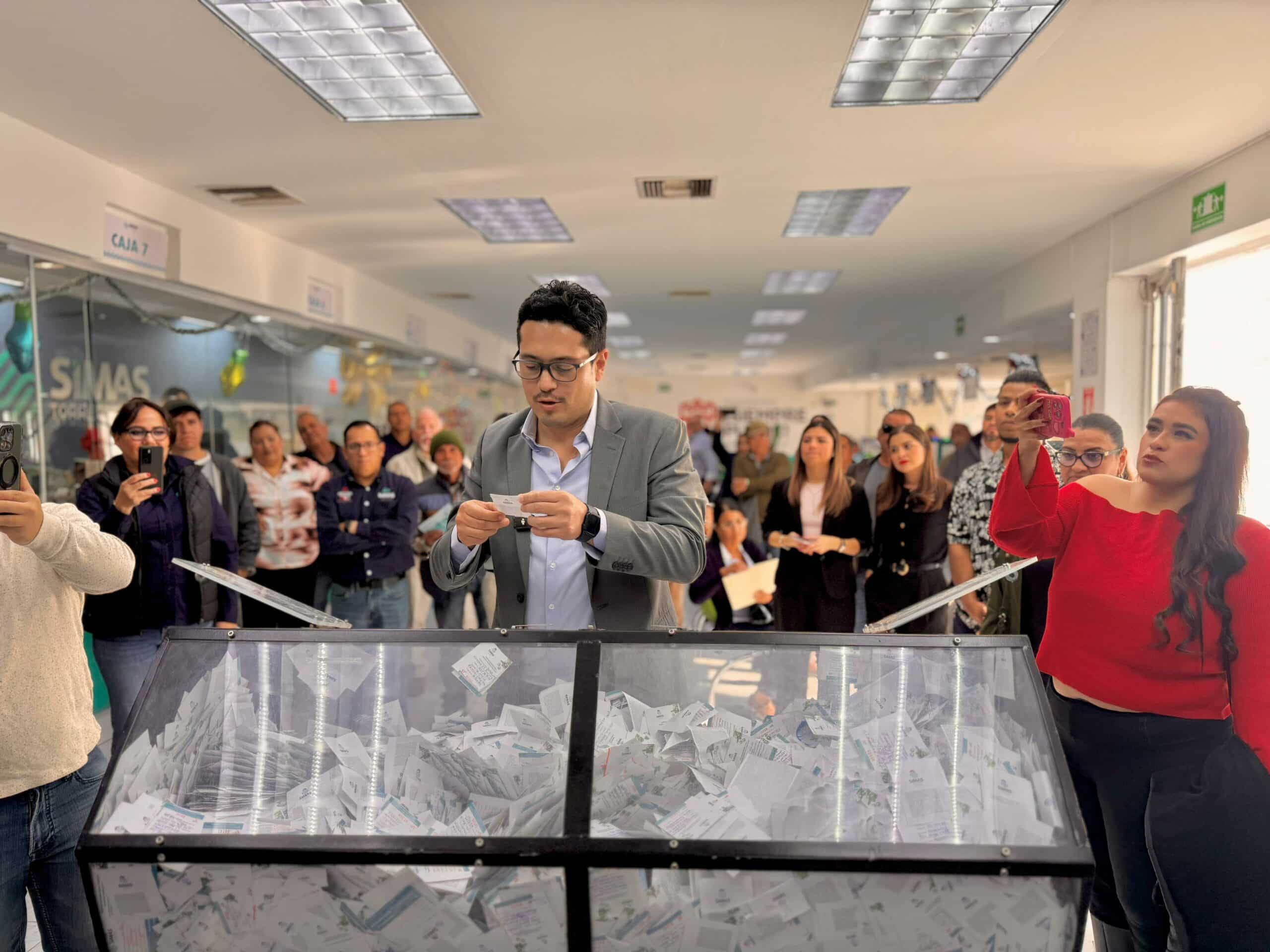 Realiza SIMAS Torreón el Sorteo Navideño Usuarios Cumplidos
