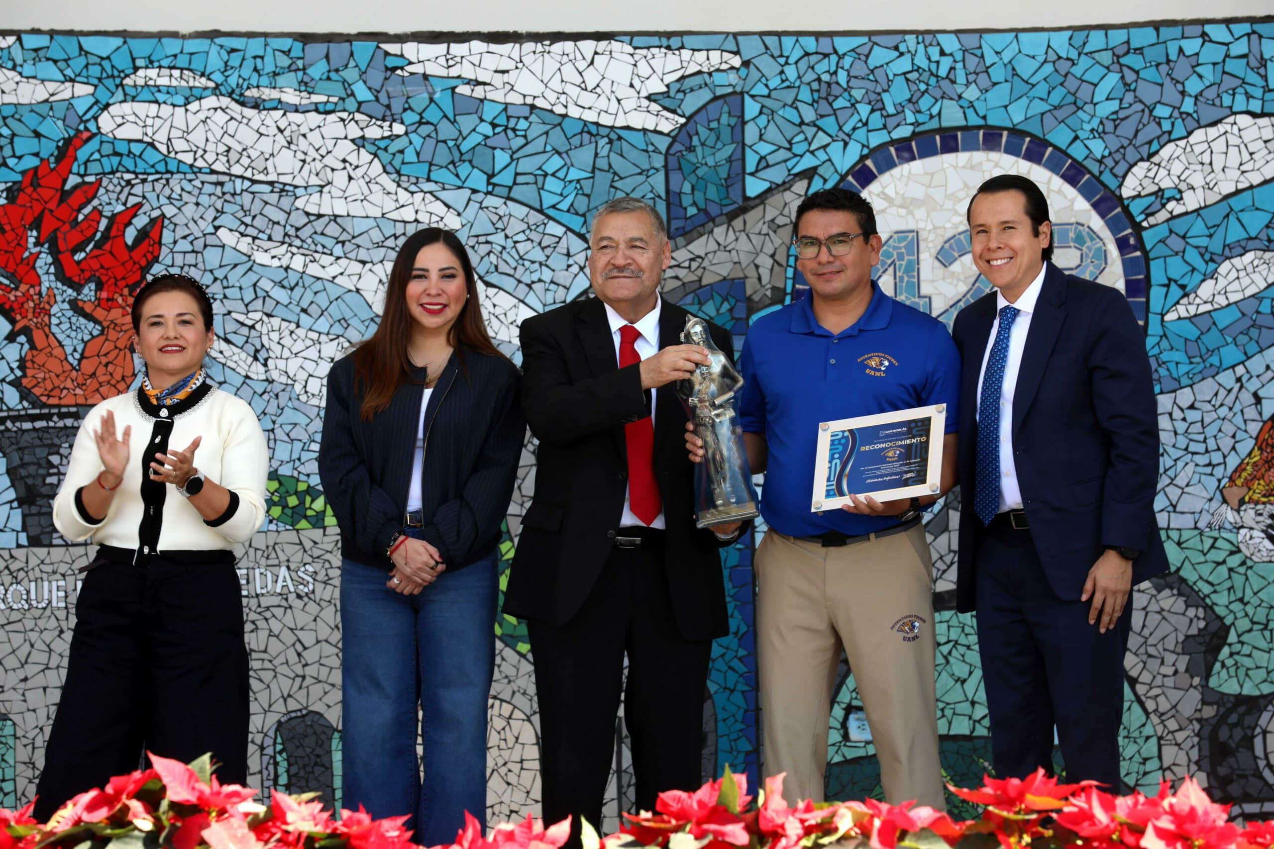 Reconoce San Nicolás programa de fútbol americano de la UANL