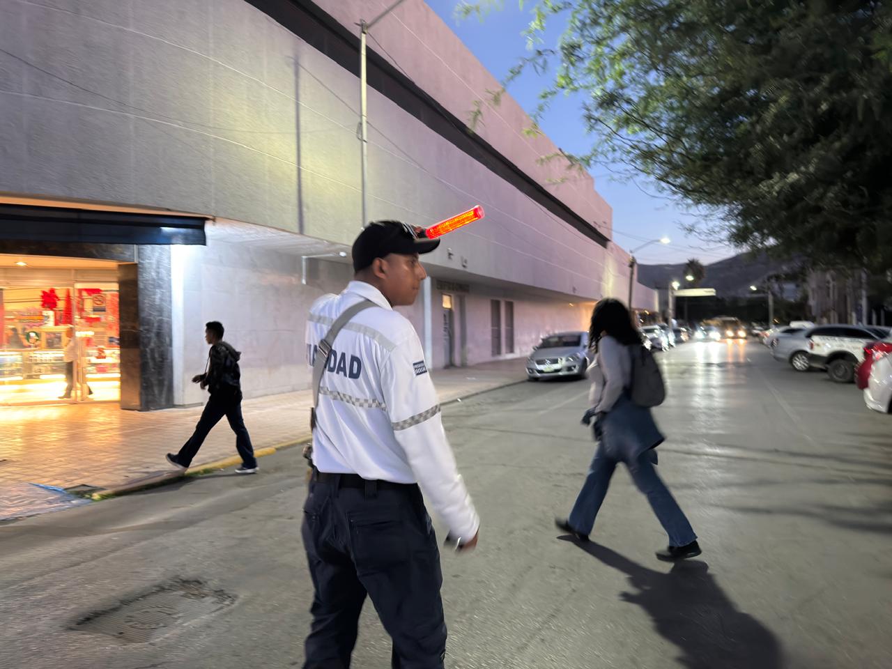 Fortalecen operativo de tránsito para reforzar la seguridad vial en zonas comerciales de Torreón