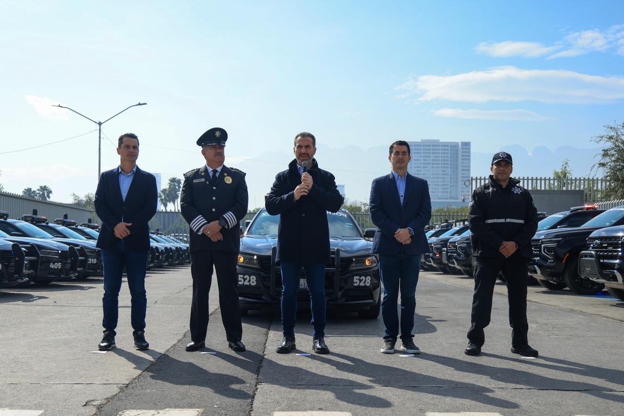 Entrega Adrián de la Garza nuevas unidades a la policía y moderniza el equipo de 50 patrullas  