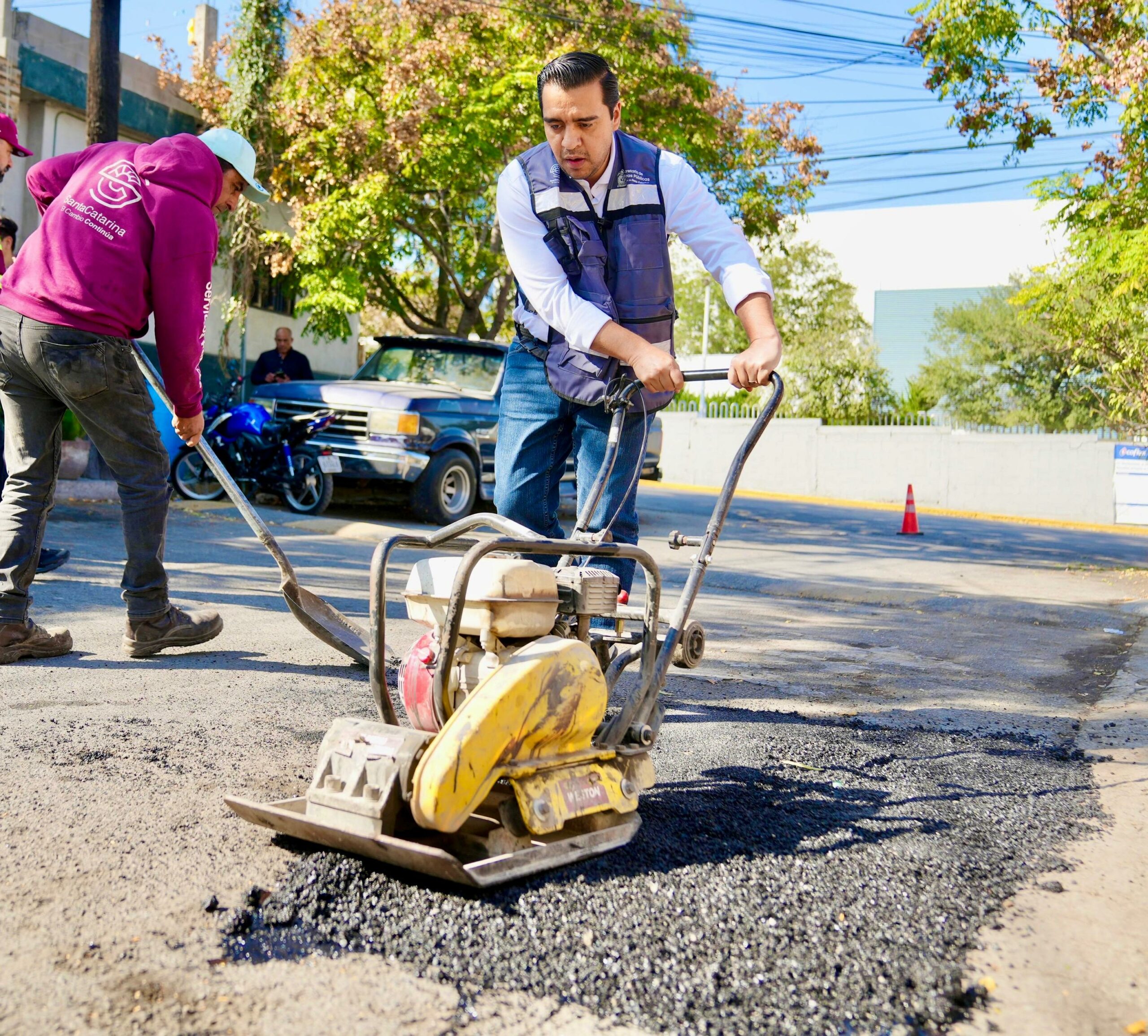 Repara Jesús Nava más de mil 600 en Santa Catarina