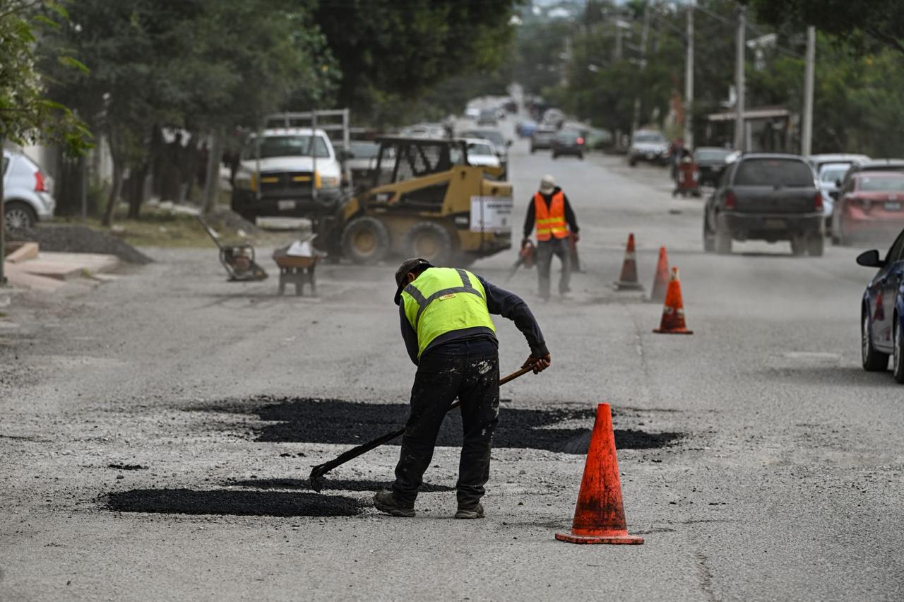 Realiza Lalo Gattás intensa jornada del Plan Emergente de Bacheo en la calle Matamoros