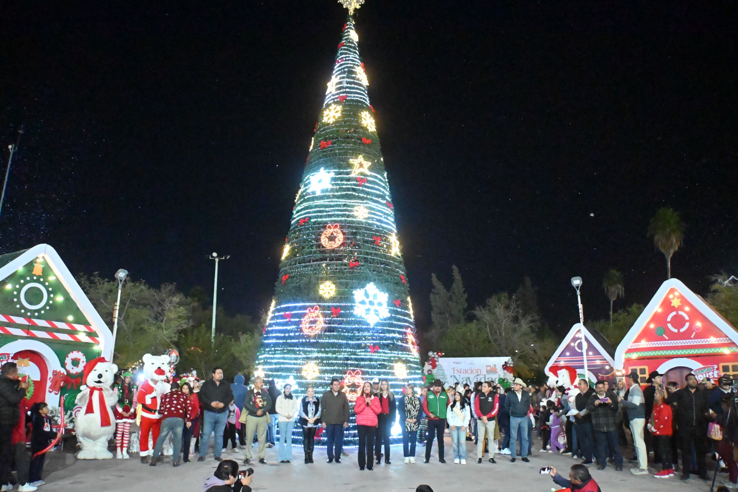 Sari Pérez Inaugura la Estación Navidad bajo una sorpresiva nevada