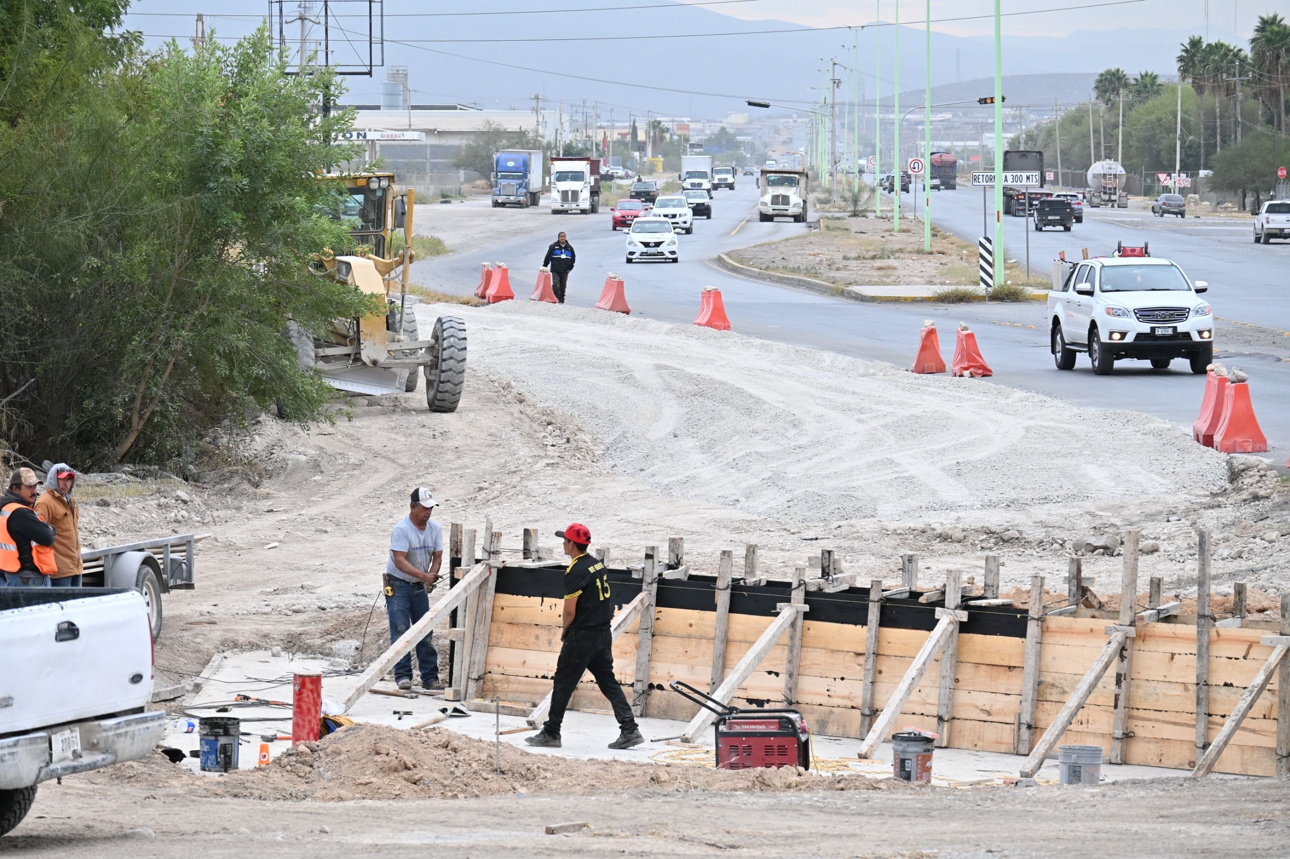 Manolo Jiménez y Sari Pérez modernizan tramo del libramiento Carlos Salinas