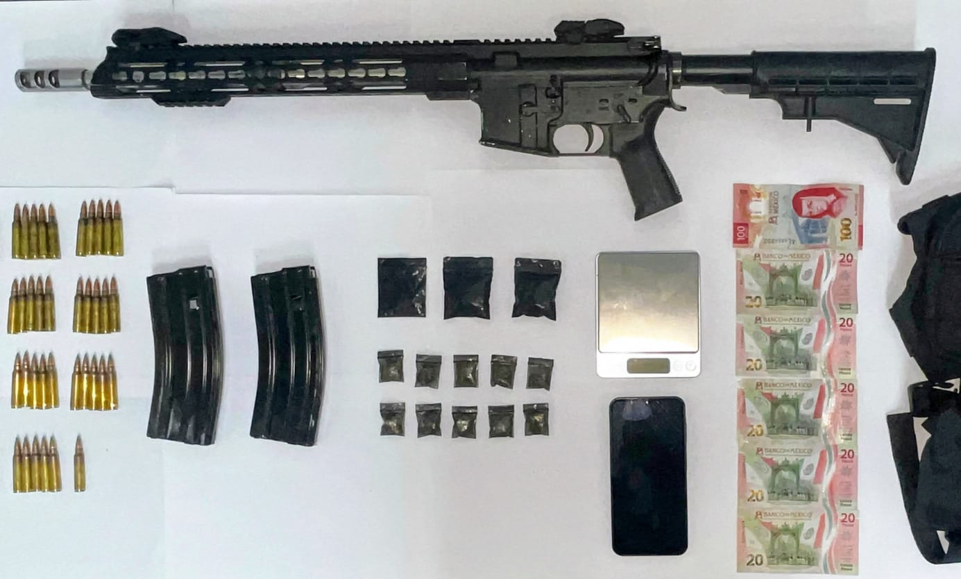 Vincula Fiscalía de NL a proceso a Jonathan “N” por presunto delito Contra la Salud; fue detenido con arma larga y drogas en Monterrey