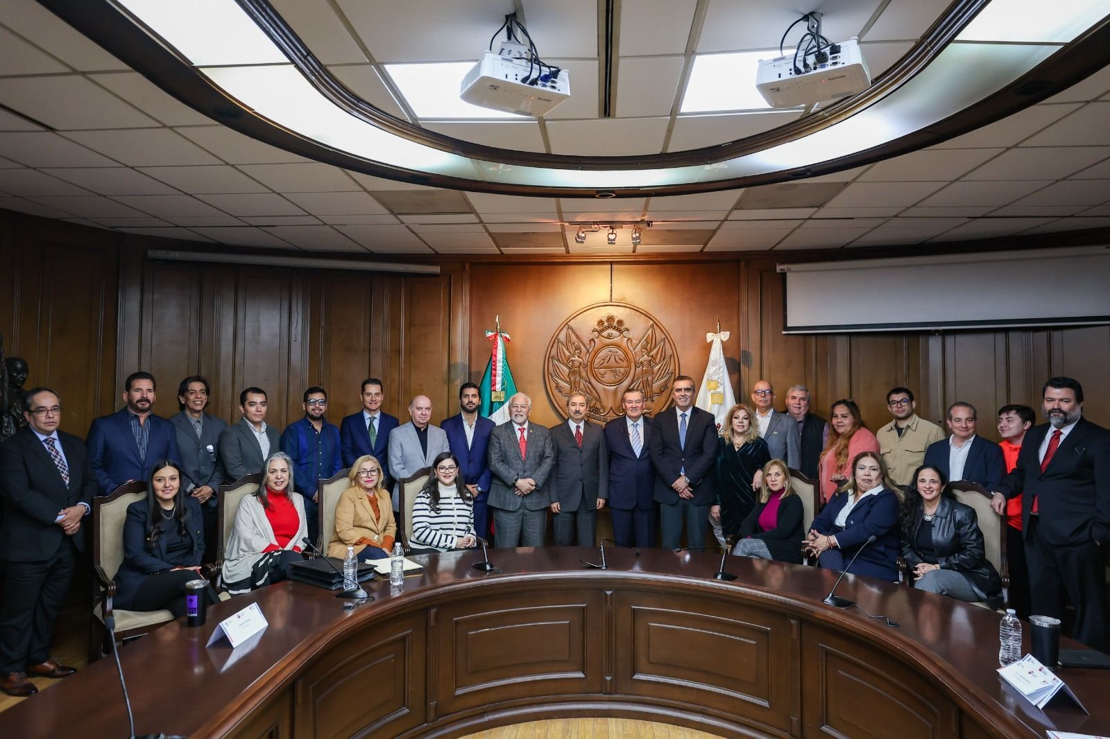 Ofrece Monterrey conversatorio sobre la vida y obra de Mauricio Fernández