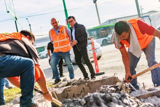 Inicia Félix Arratia obra de rehabilitación pluvial en el acceso a El Sabinal