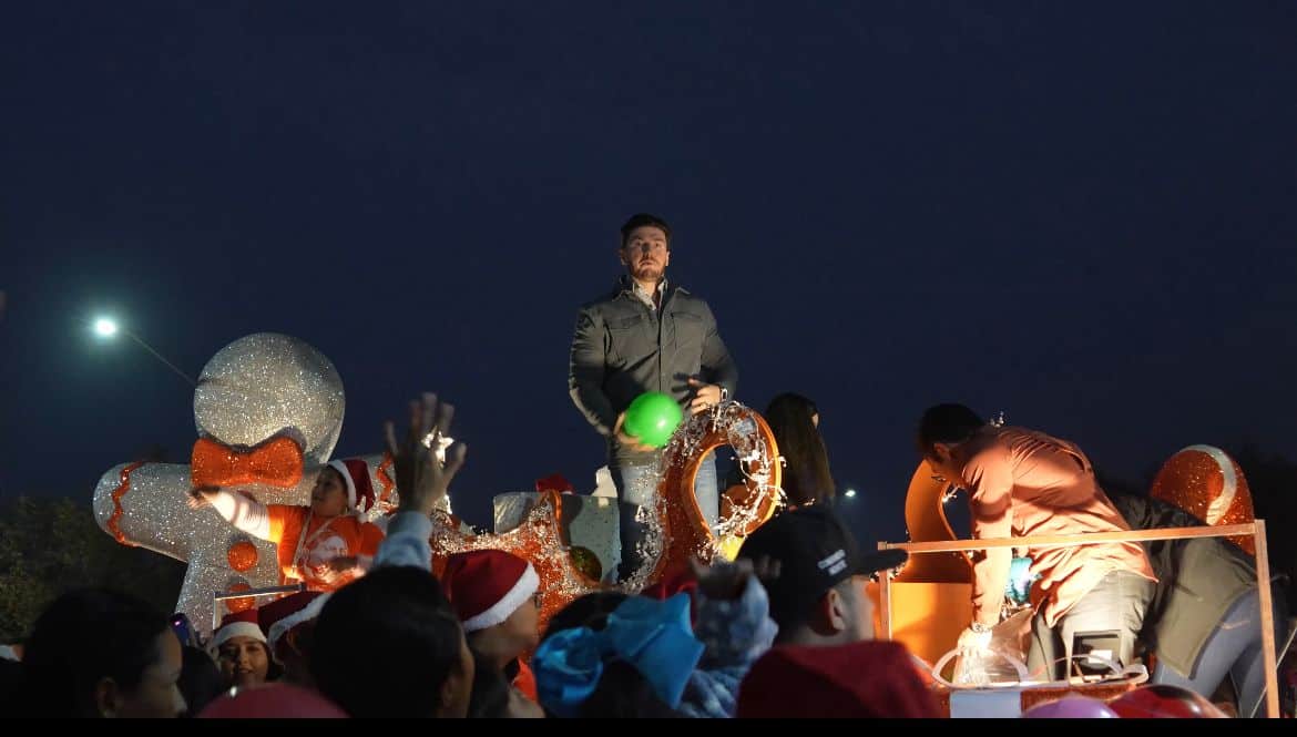 Llega a Juárez magia de la Navidad con desfile de Gobierno de Nuevo León 2025