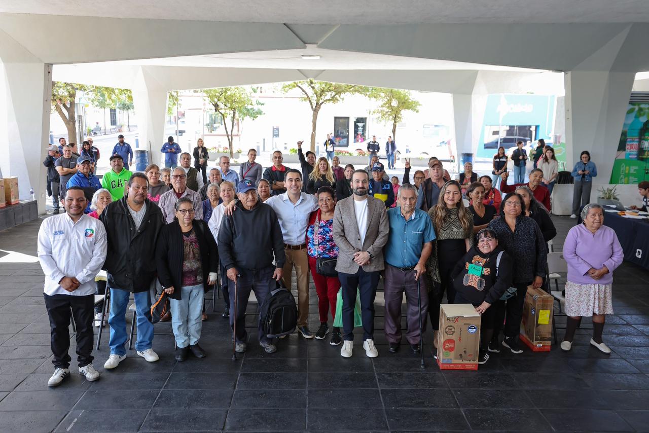 Apoya San Pedro a familias para el equipamiento de sus viviendas