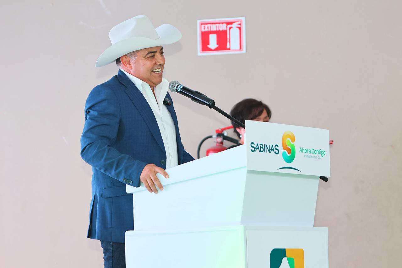 Presenta Chano Díaz primer informe de resultados en Sabinas