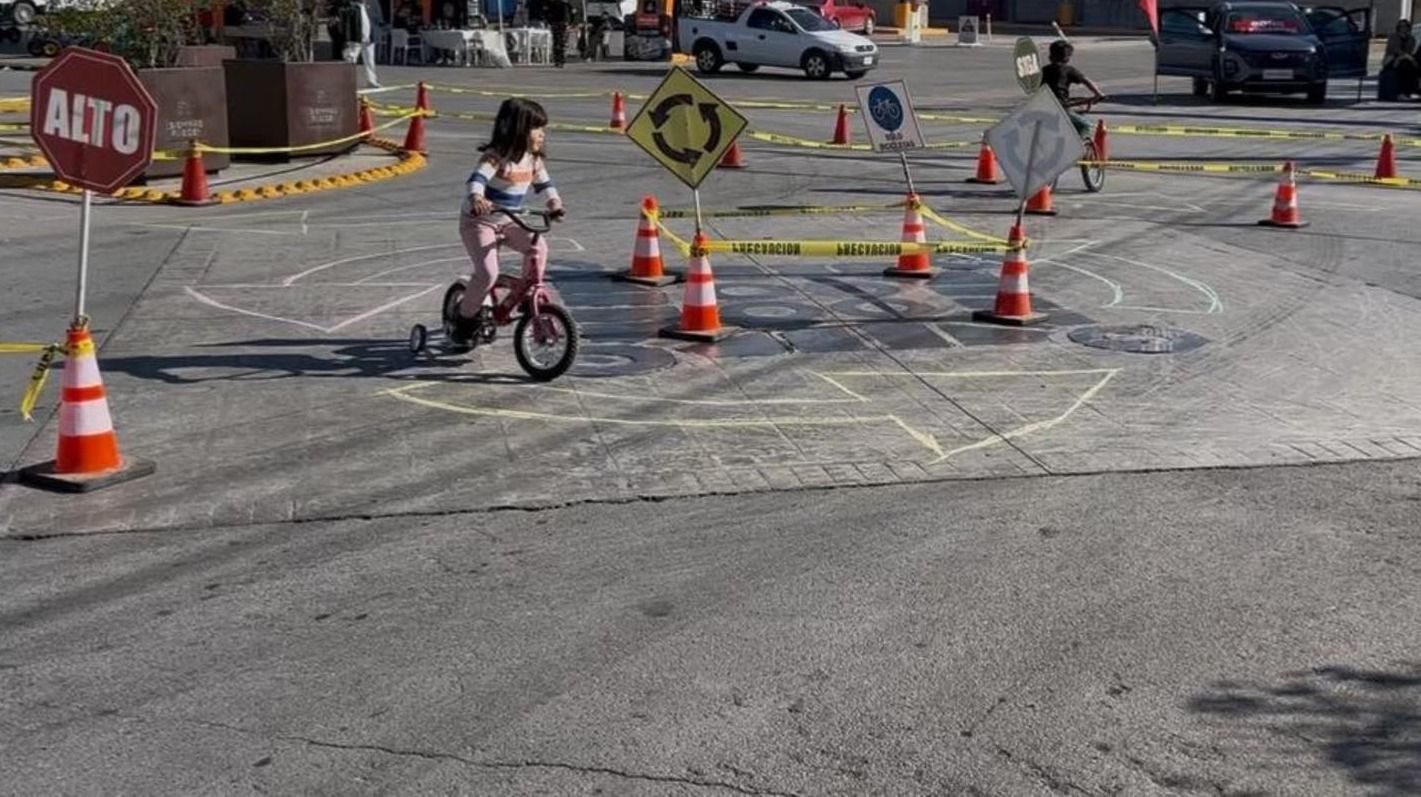 Más de 5 mil 600 niños participaron en la “Bici escuelita” instalada en el Paseo Colón este 2025