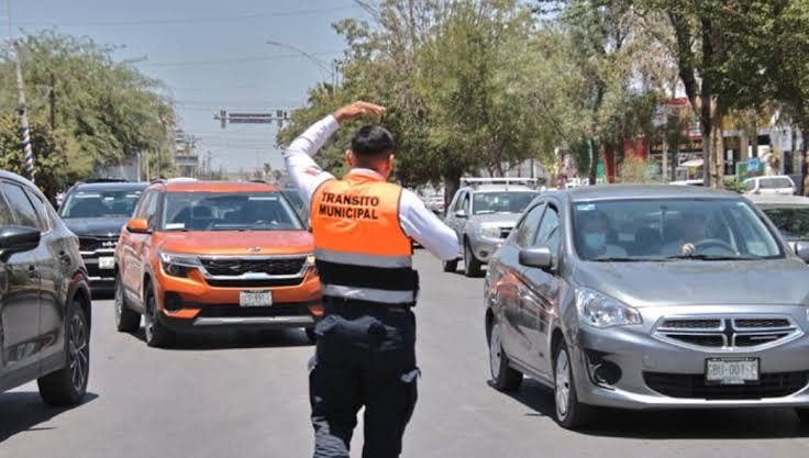 Continúa dirección de tránsito y vialidad de Torreón con operativo decembrino en los principales corredores comerciales de la ciudad