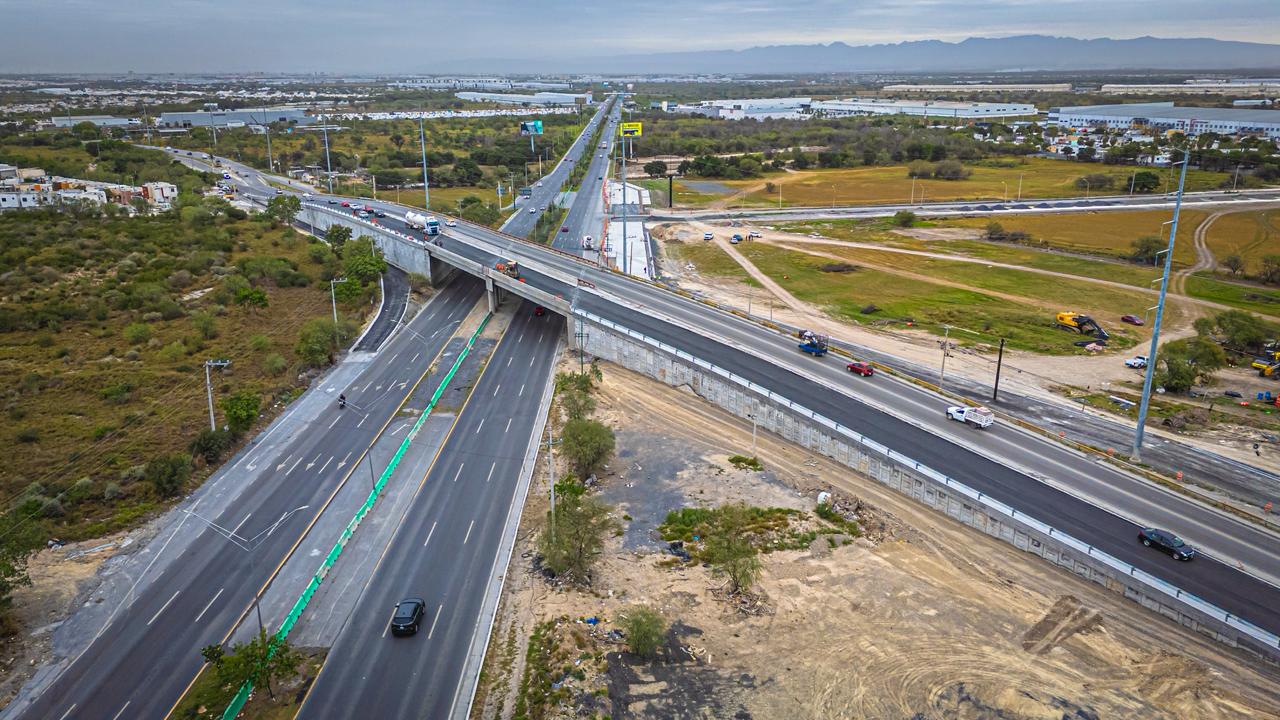 Continúan obras para mejorar la movilidad en Apodaca: César Garza Arredondo
