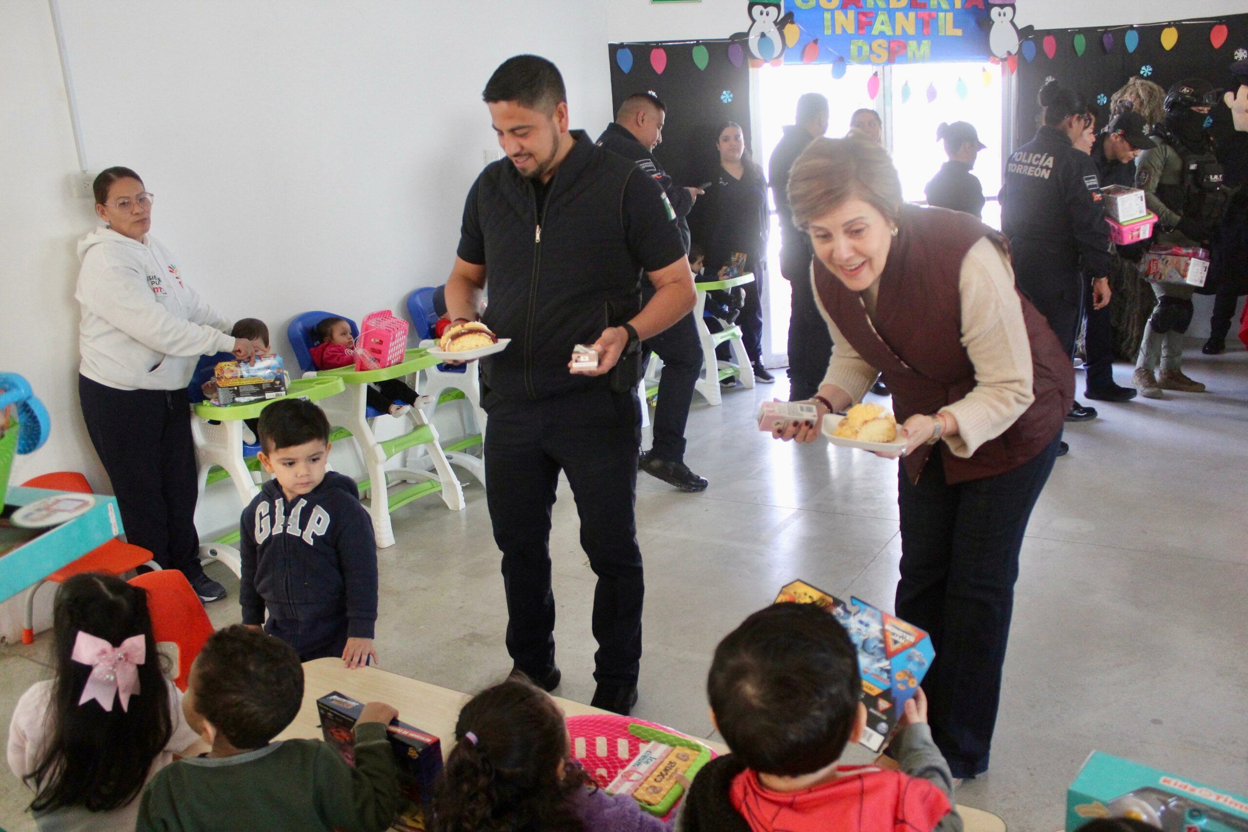 DIF Torreón celebra el Día de Reyes en la guardería de la DSPM 