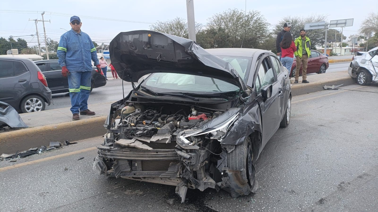 Protección Civil del Estado atiende accidente múltiple en el Periférico Raúl López Sánchez