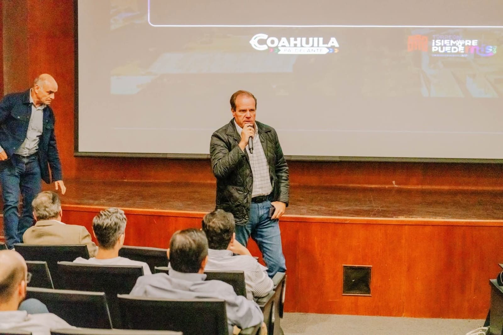 Participan comerciantes, habitantes y constructores en la obra de Regeneración del Centro Histórico