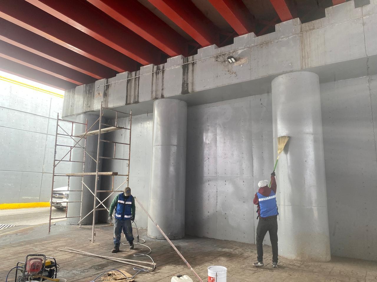 Protegen la imagen urbana con aplicación de pintura antigraffiti