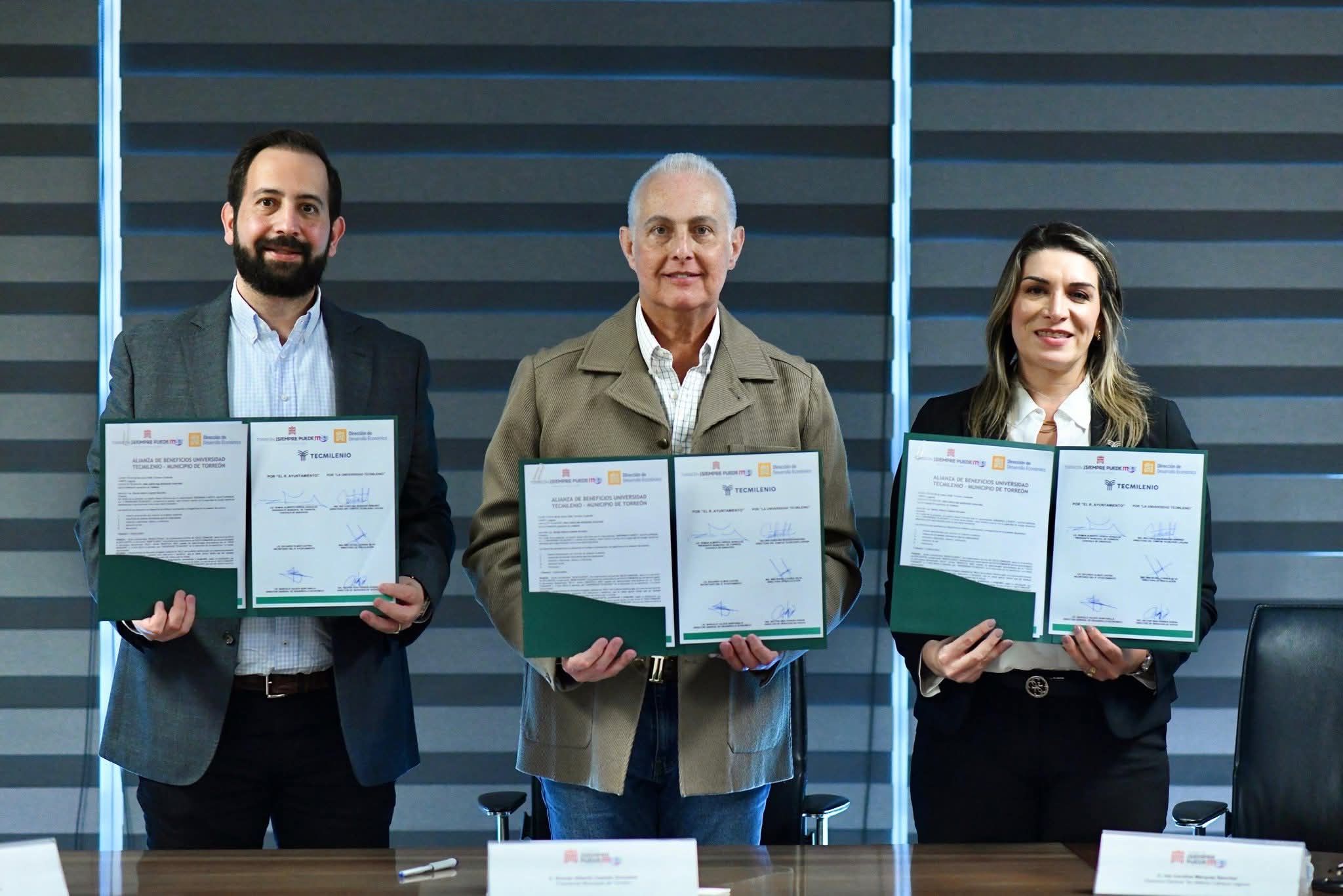 Román Alberto Cepeda González firma convenio con Tec Milenio