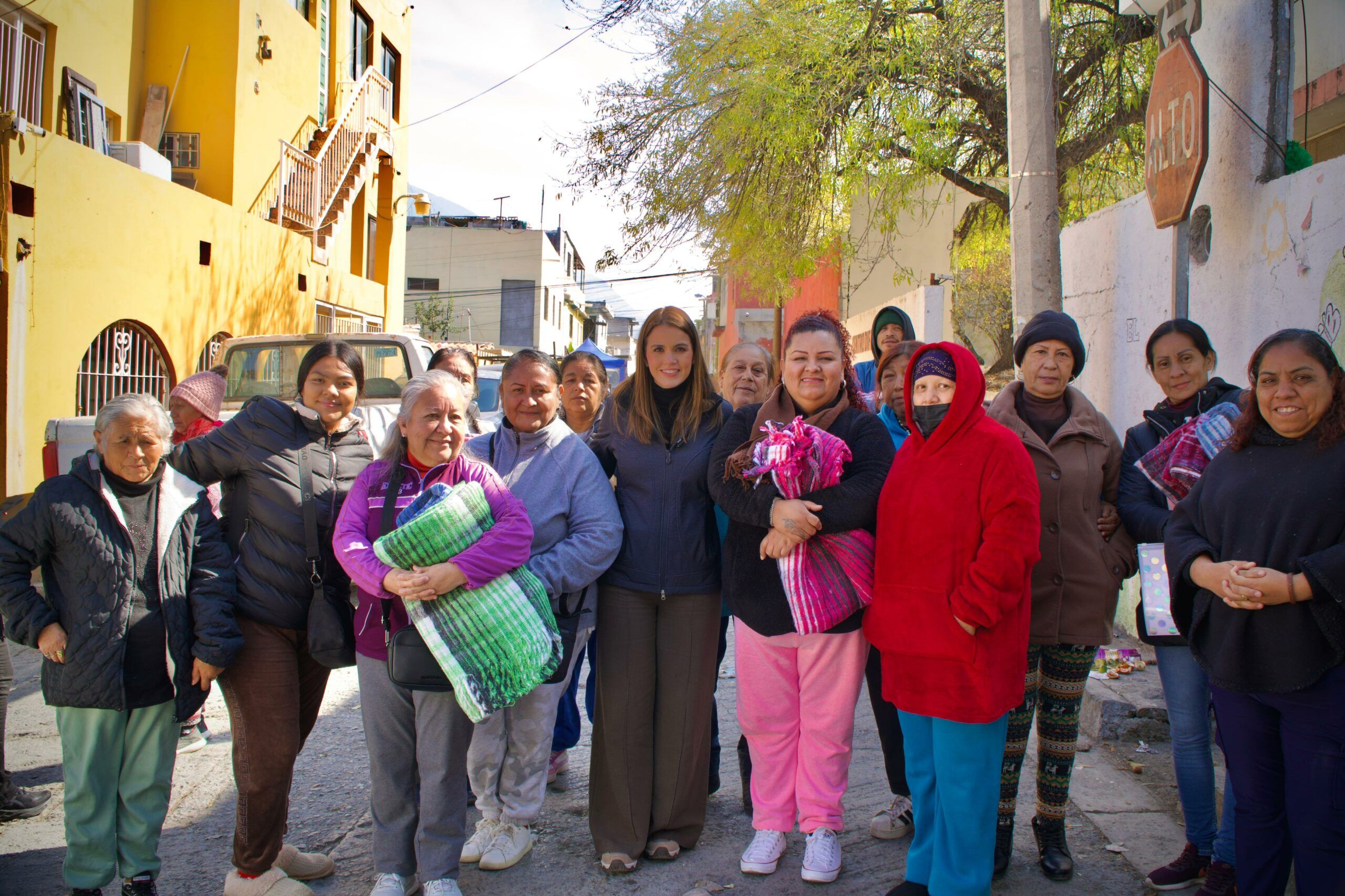 Lorena de la Garza recorre colonias, escucha a la gente y alza la voz por la movilidad
