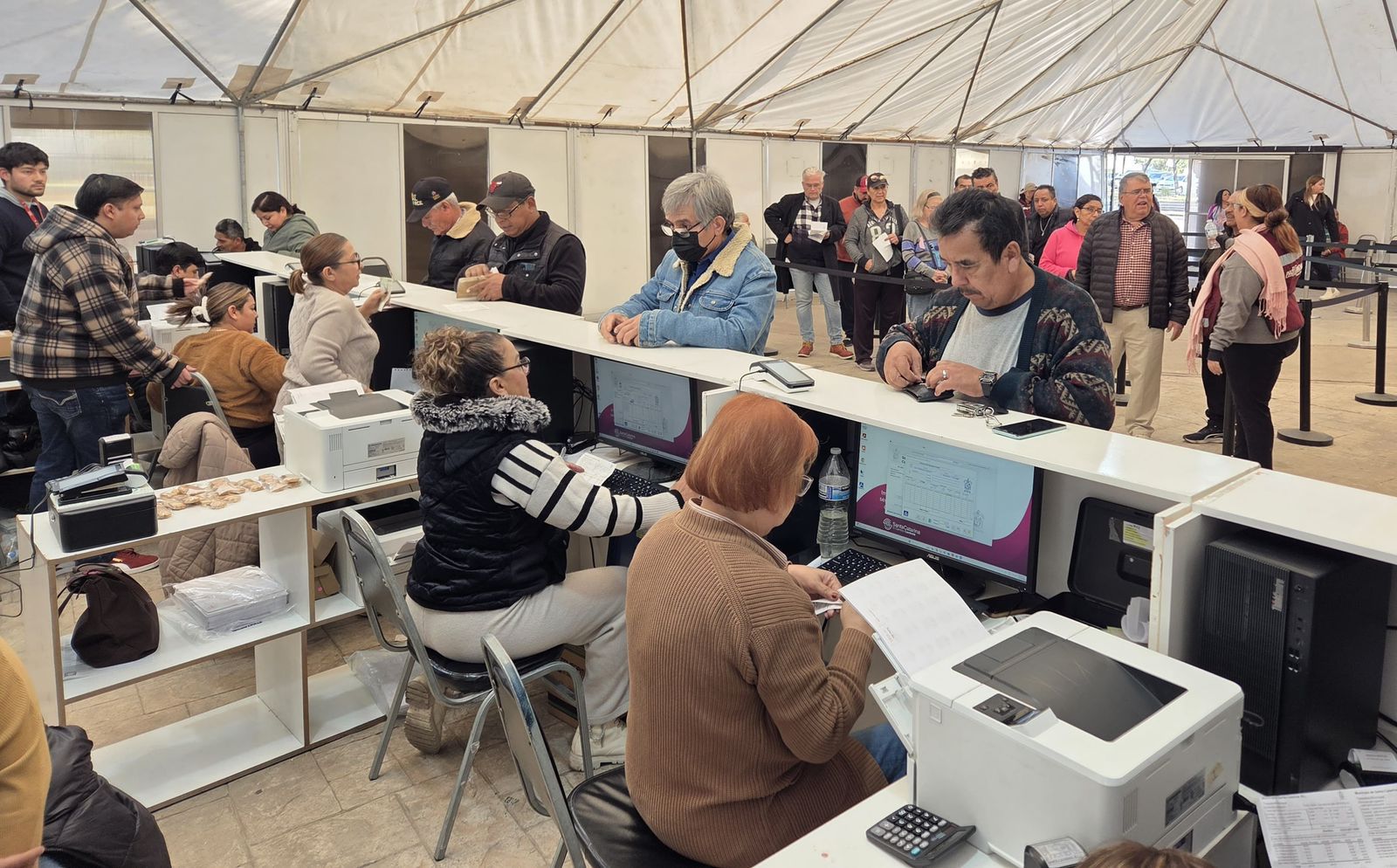 Acuden cientos de santacarinenses a pagar predial 2026