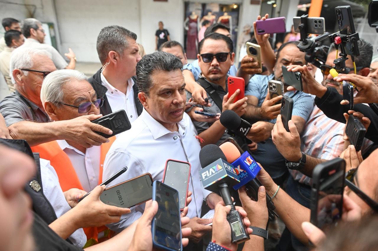 Felicita Lalo Gattás a periodistas en su día