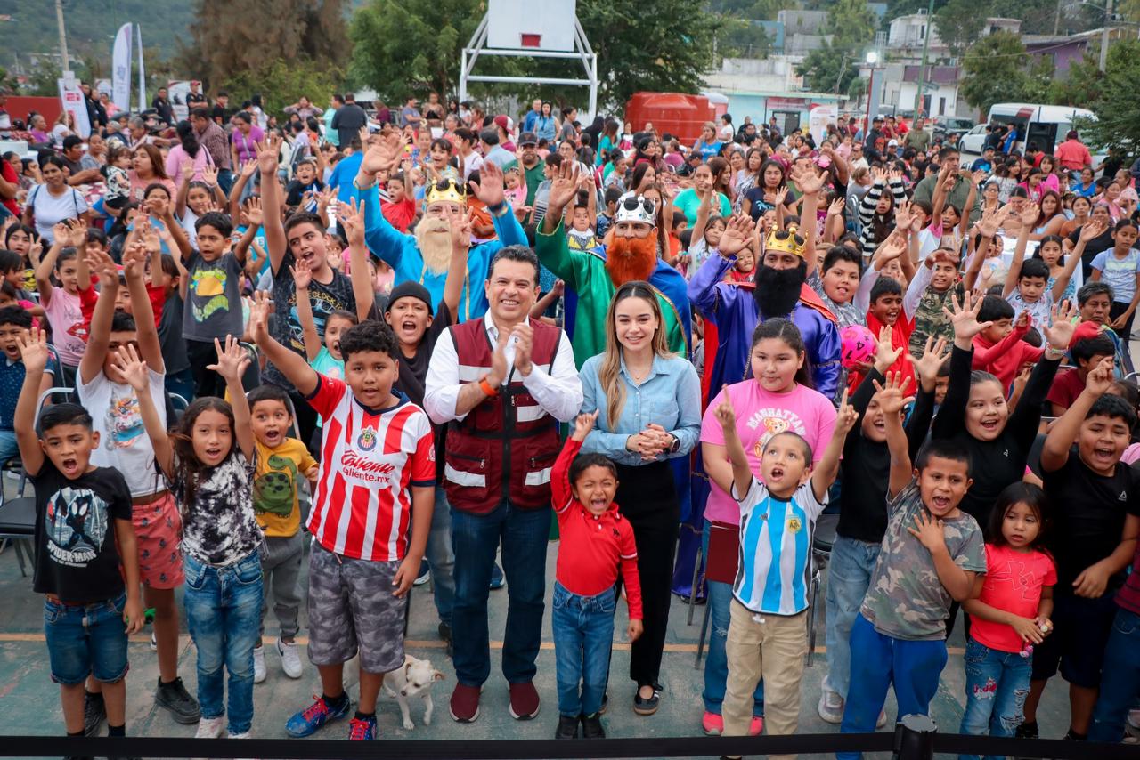 DIF Victoria y gobierno municipal celebran el Día de Reyes con familias de la colonia Altas Cumbres