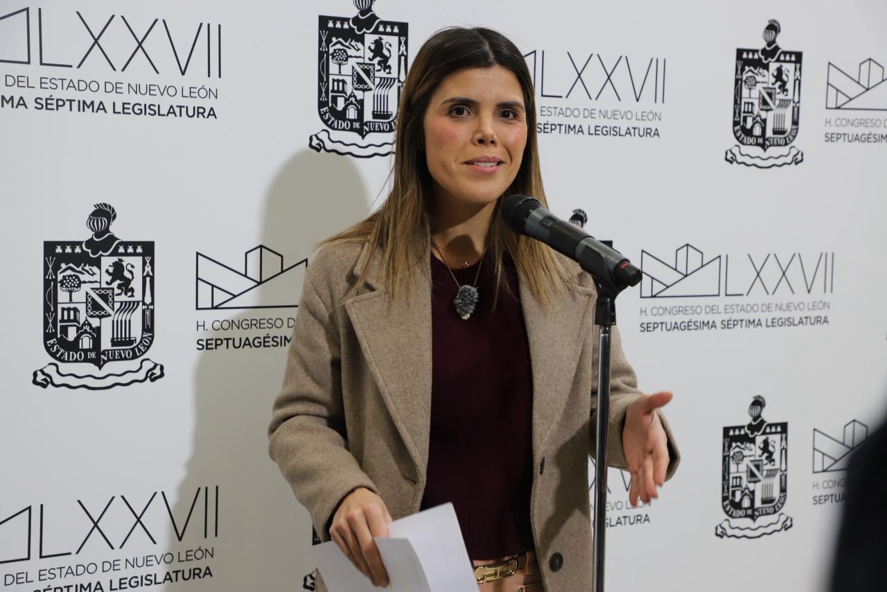 Solicita Claudia Caballero información del programa “Vida Saludable”