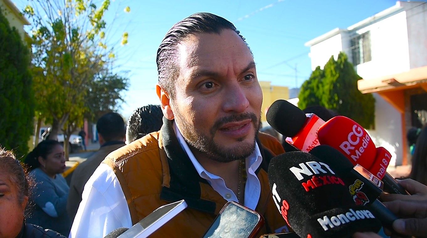 Entrega Carlos Villarreal pavimentación en Praderas del Sur