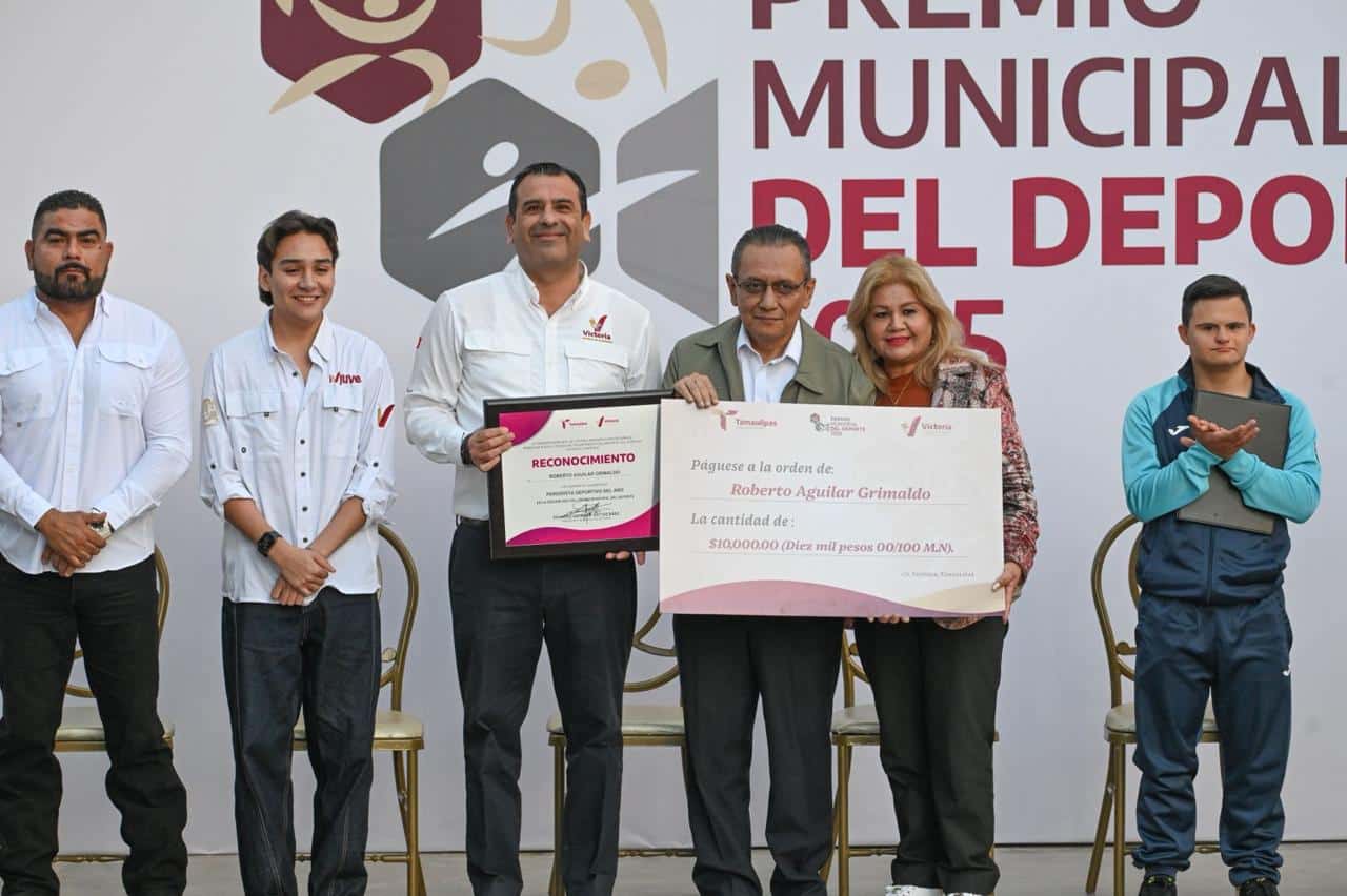 Premian a deportistas destacados de Victoria