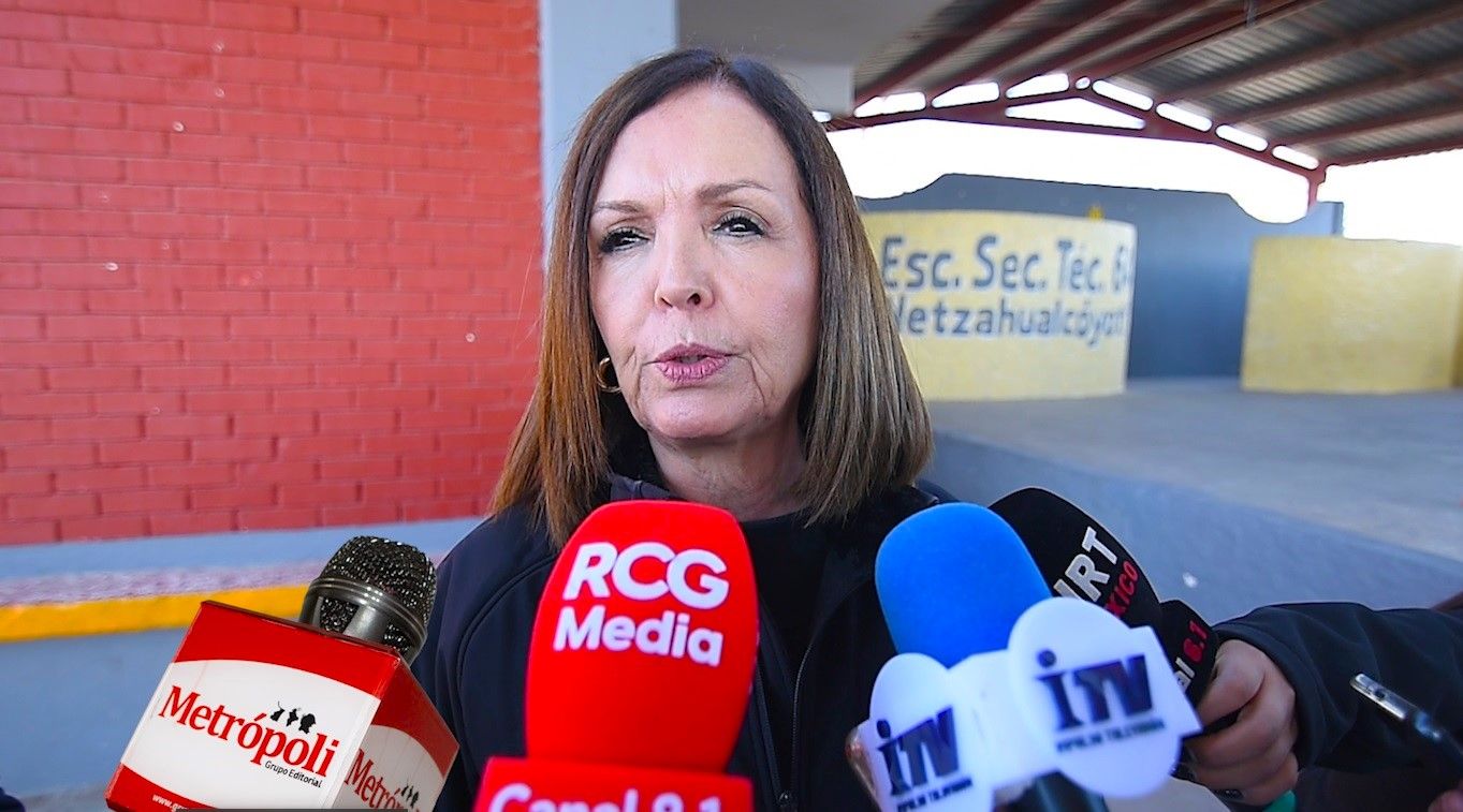 Inculca Sari Perez, alcaldesa de Frontera valores durante lunes cívico