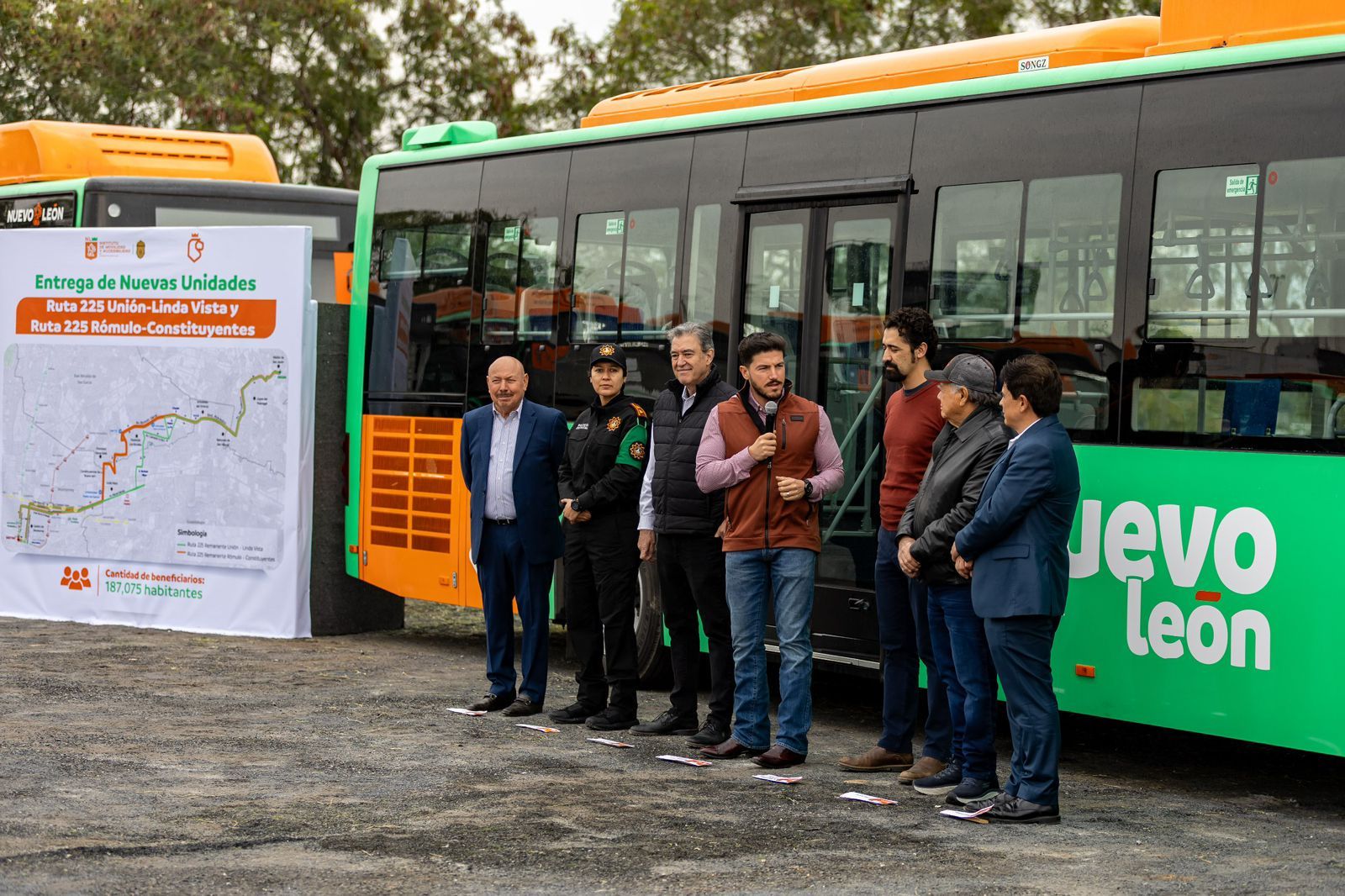 Entrega Samuel García nuevas unidades para beneficiar a más de 200 mil usuarios de la Ruta 225
