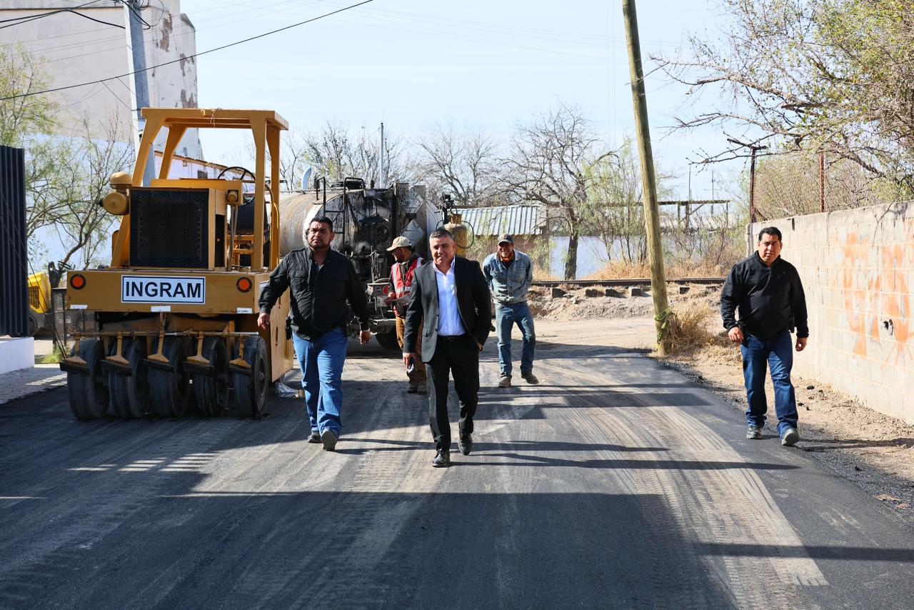 Chano Díaz impulsa recarpeteo en Colonia Reynera