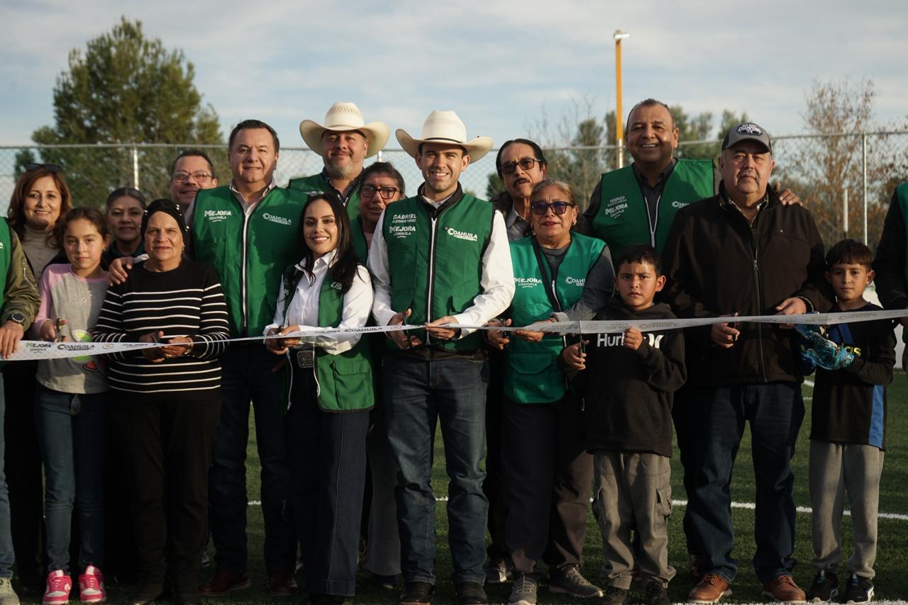 Entrega Gabriel Elizondo rehabilitación de plaza y cancha en zona rural de Morelos