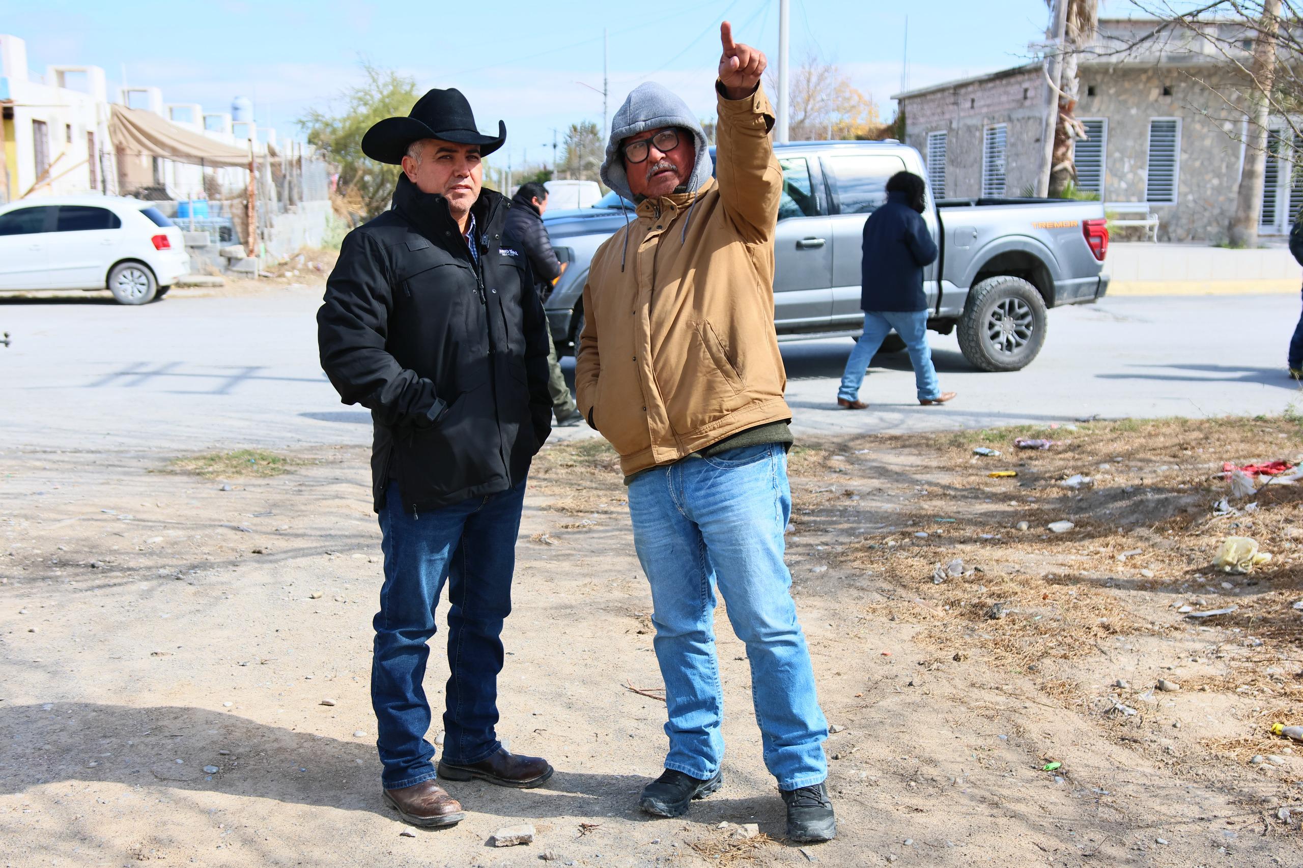 Impulsa Chano Díaz acciones de limpieza en terrenos baldíos de la colonia Guadalupe