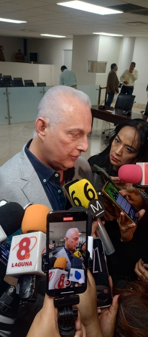 Román Cepeda llama a concesionarios a priorizar a los usuarios y calidad del transporte público en Torreón