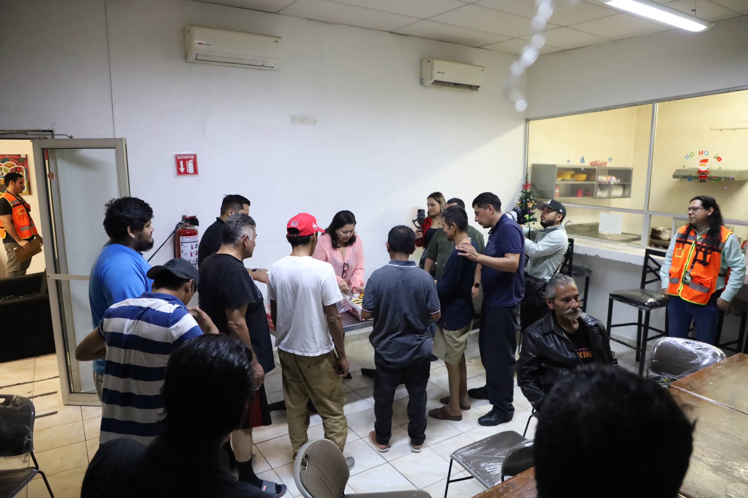 Lleva DIF Nuevo León la tradición de la rosca de reyes al albergue “El Refugio”