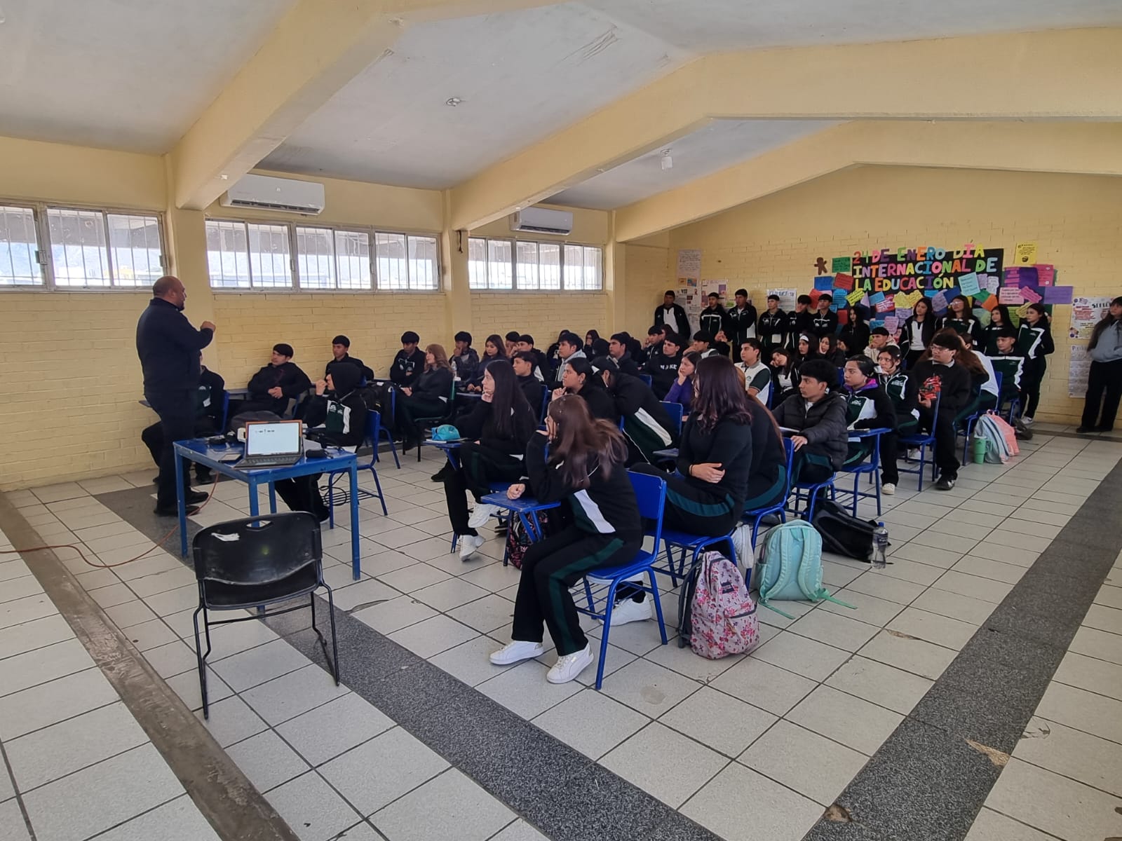 Imparten pláticas de prevención de adicciones a estudiantes del COBAC Castaños