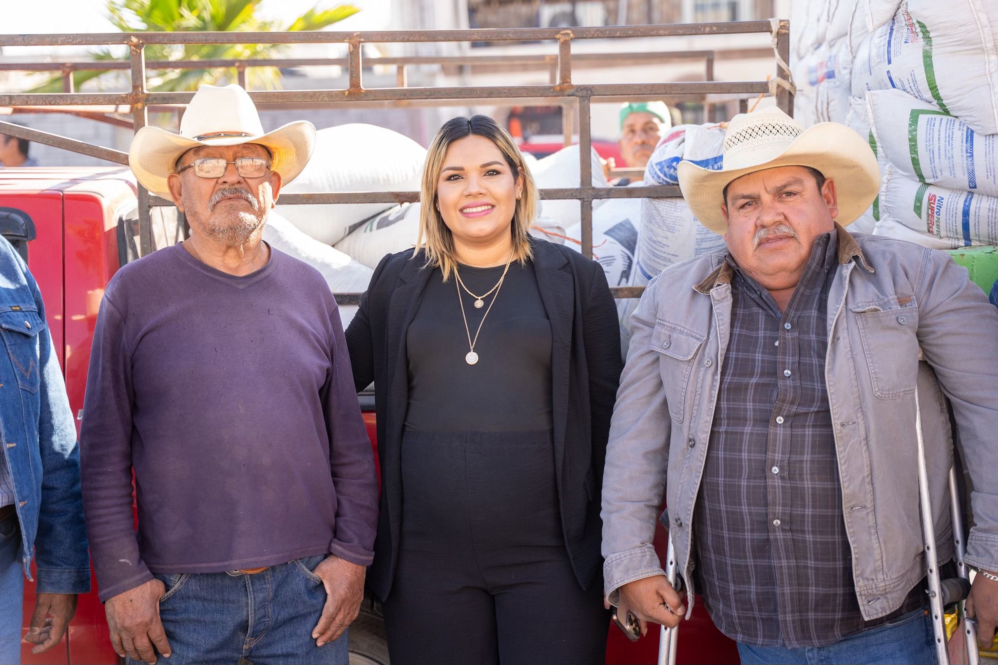 Yesica Sifuentes refrenda su respaldo al campo con entrega de pollinaza subsidiada en Castaños
