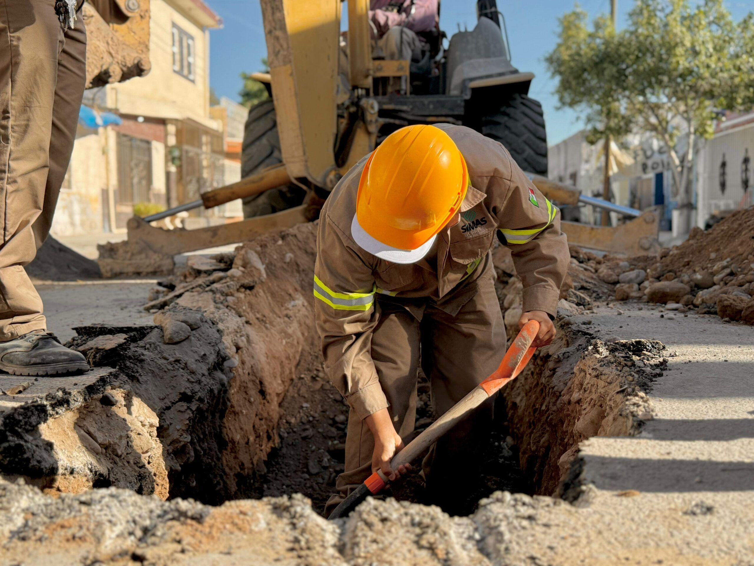 Continúa reposición de líneas sanitarias en 3 nuevos puntos
