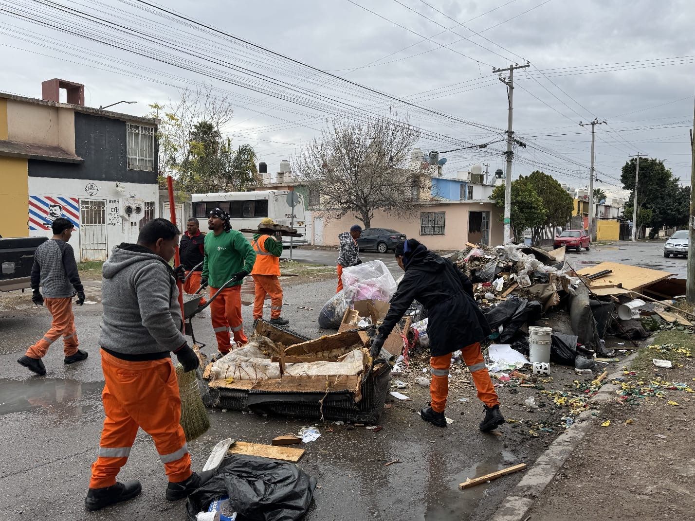 Transforman Villa Zaragoza y Monterreal con mega brigada de limpieza y mantenimiento a los servicios públicos