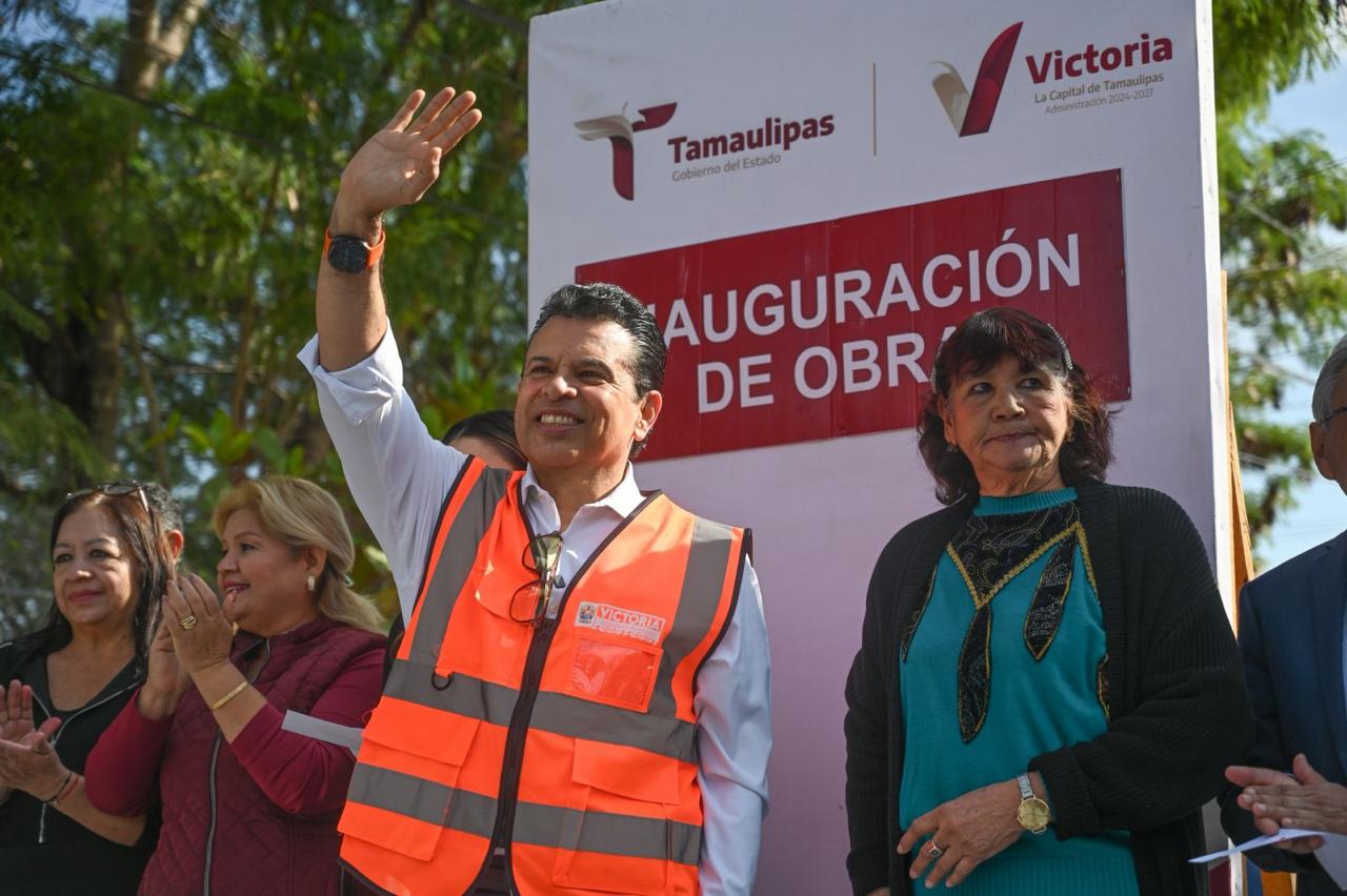 Inaugura Lalo Gattás calles de concreto hidráulico en la colonia Obrera