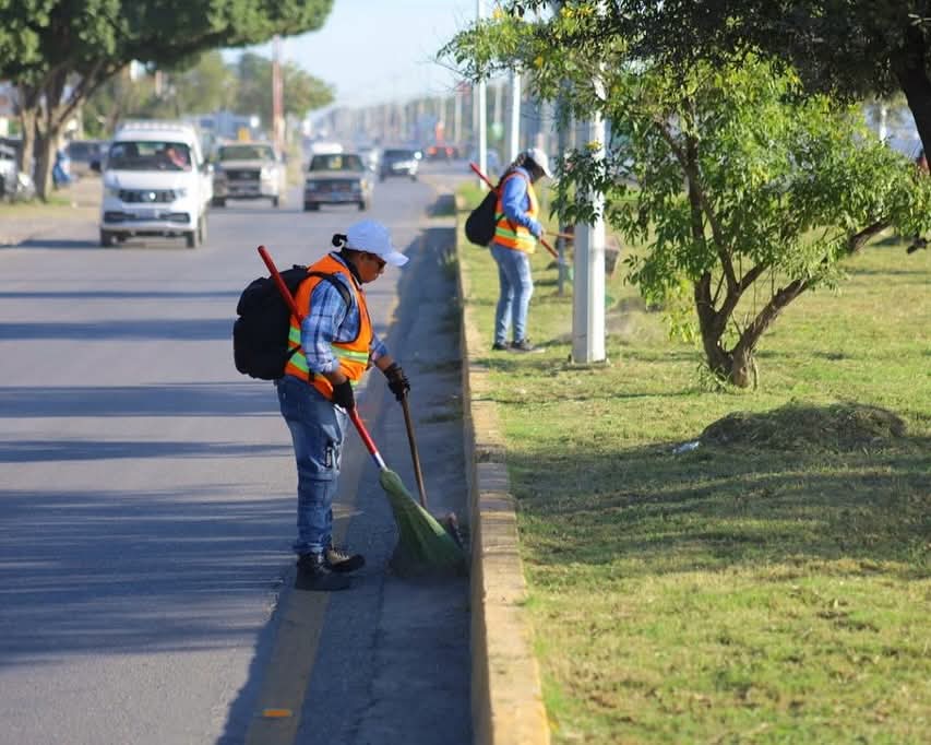 Supervisa Lalo Gattás cuidado de entorno urbano de la Capital