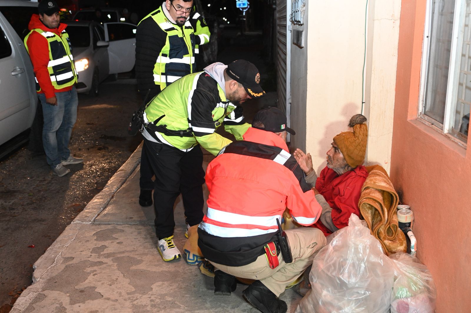 Asiste PC de Victoria a 17 personas por frío extremo