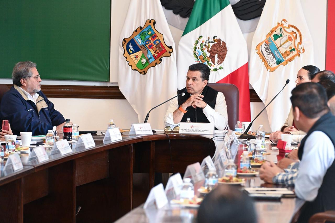 Reúne Lalo Gattás a líderes empresariales en mesa económica